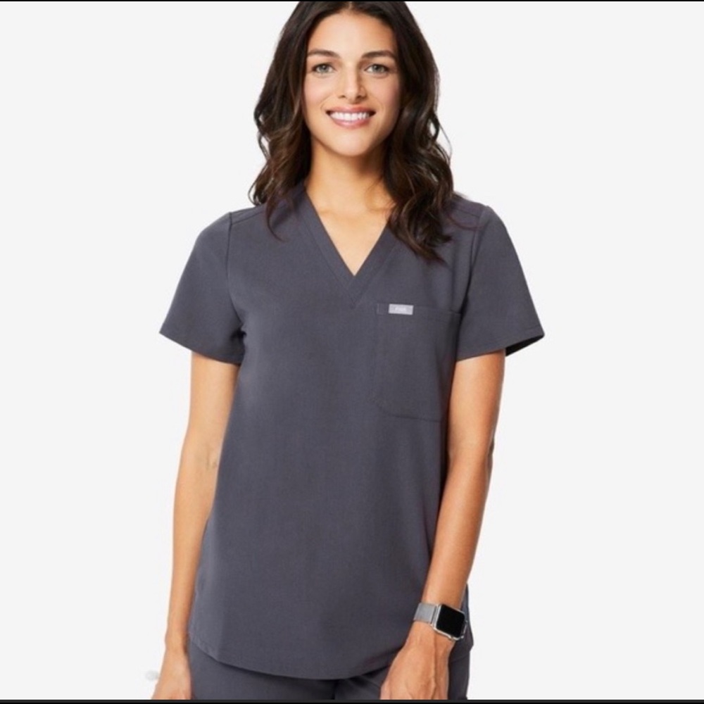 LIMITED EDITION Figs Catarina One-Pocket Scrub Top - Charcoal size Small.